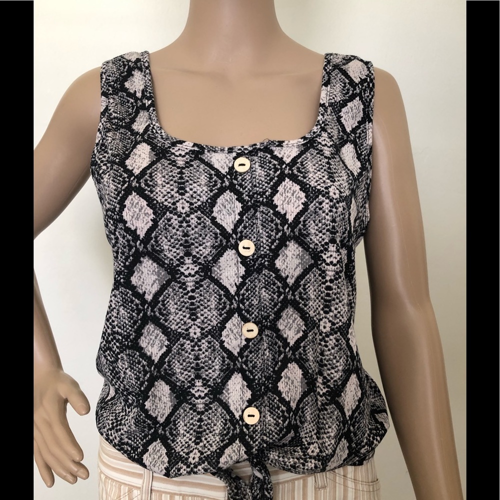 CAUTION TO THE WIND Womens Knitted Top  Tie Front Size Medium Juniors New